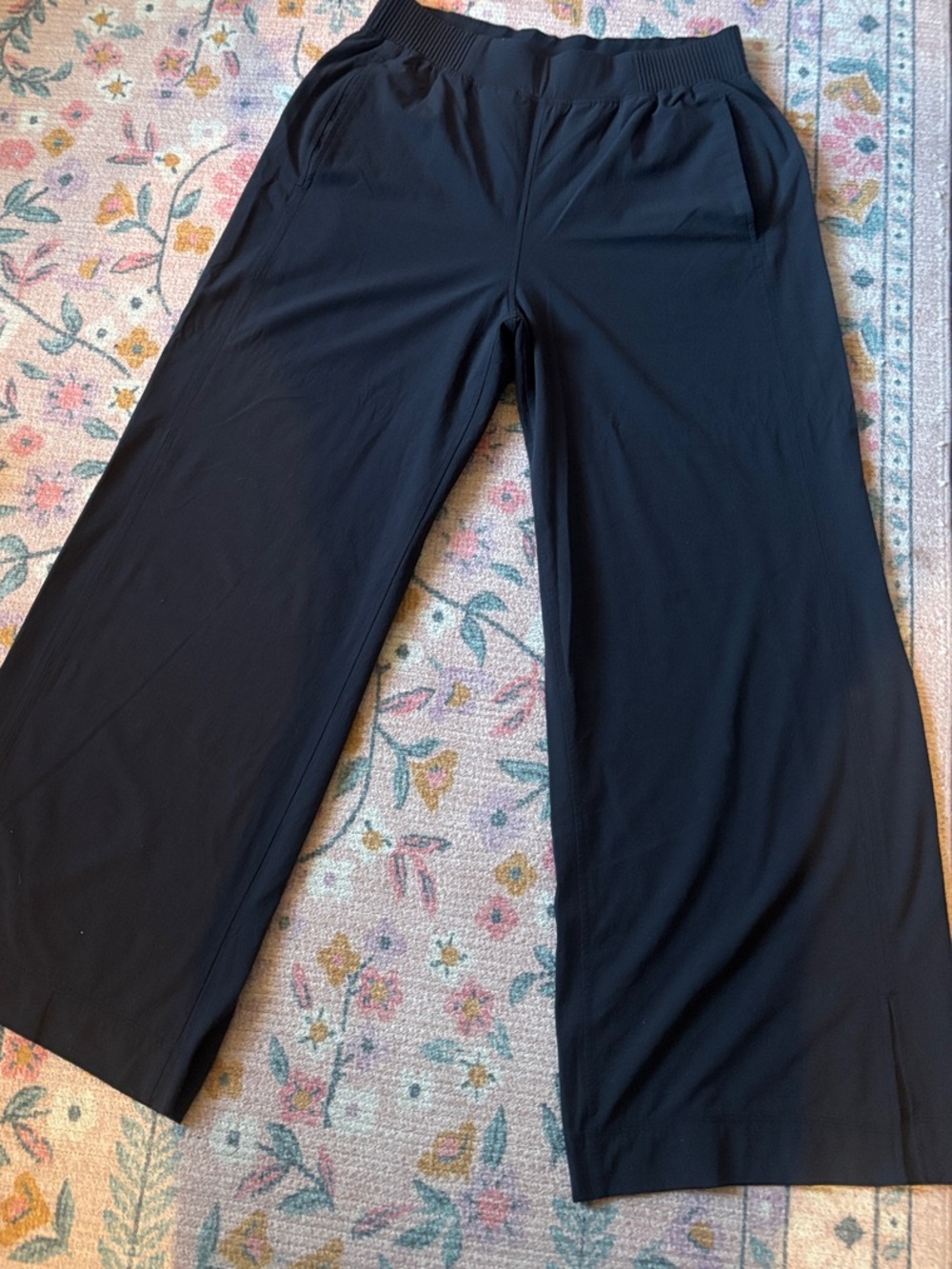lululemon Black Wide-Leg Pull-On Pants with Side Pockets